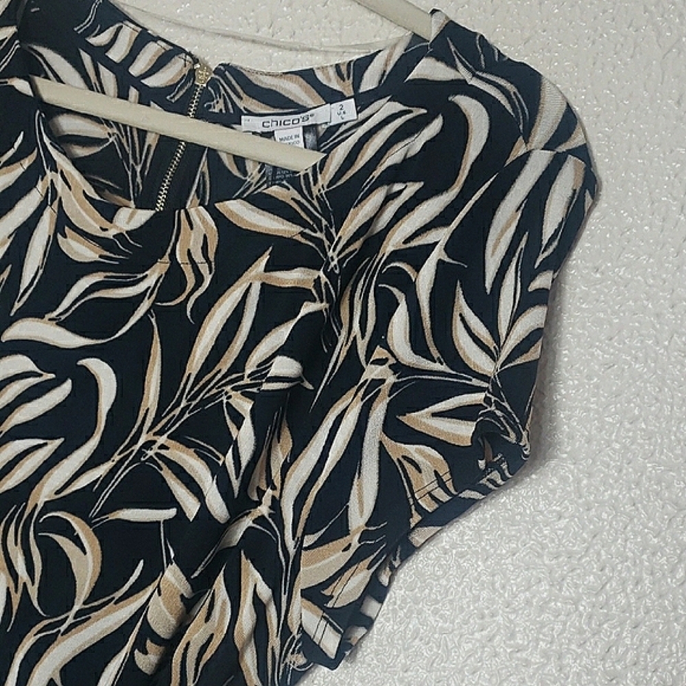 NWT Chico's Travelers Leaf Jumpsuit Short Sleeve Tie Waist Navy Cream Tropical - Picture 4 of 17